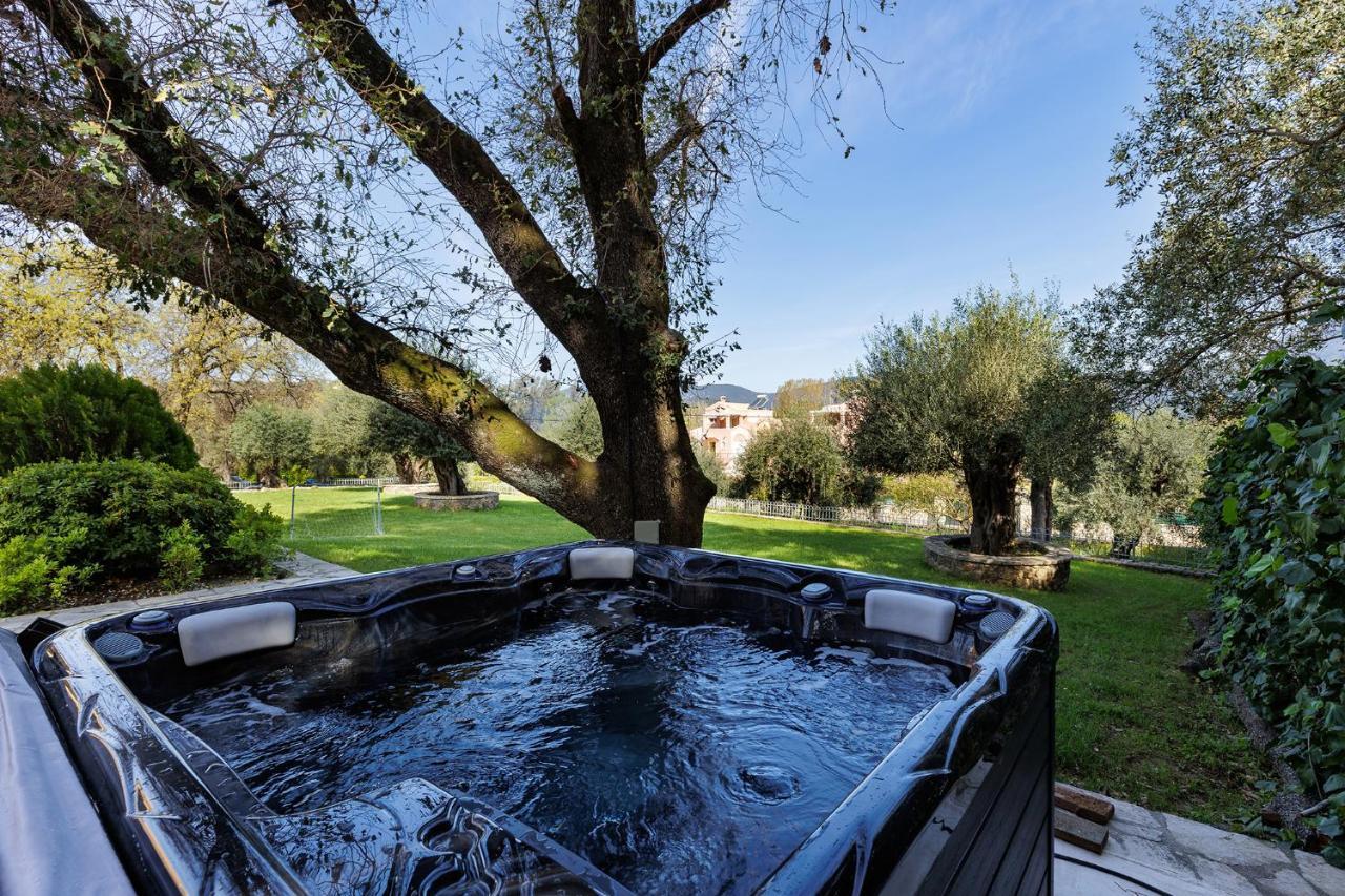 Spyrelia Villa With Private Pool & Outdoor Hot Tub 达西亚 外观 照片