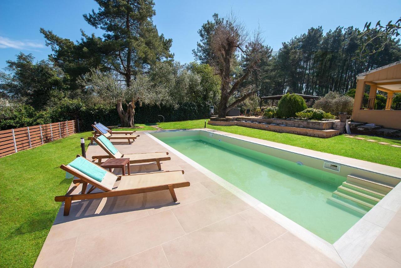 Spyrelia Villa With Private Pool & Outdoor Hot Tub 达西亚 外观 照片